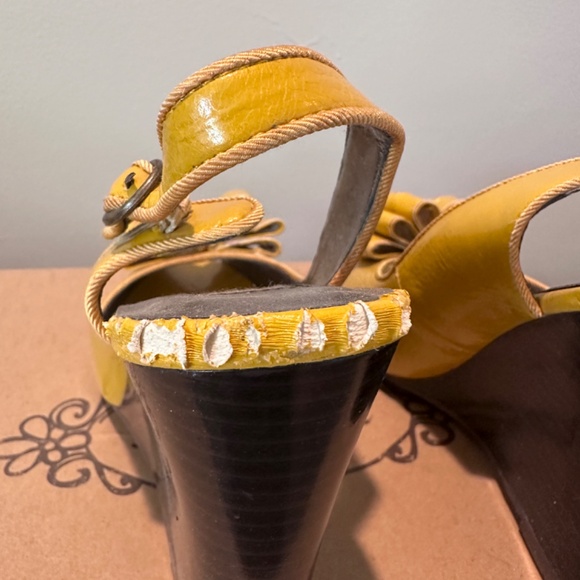 BNIB Joyfolie Women's Yellow Patent Leather Wedges - Picture 6 of 8